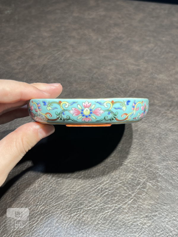 清嘉庆 松石绿地开光粉彩花卉纹茶盘 - 图12